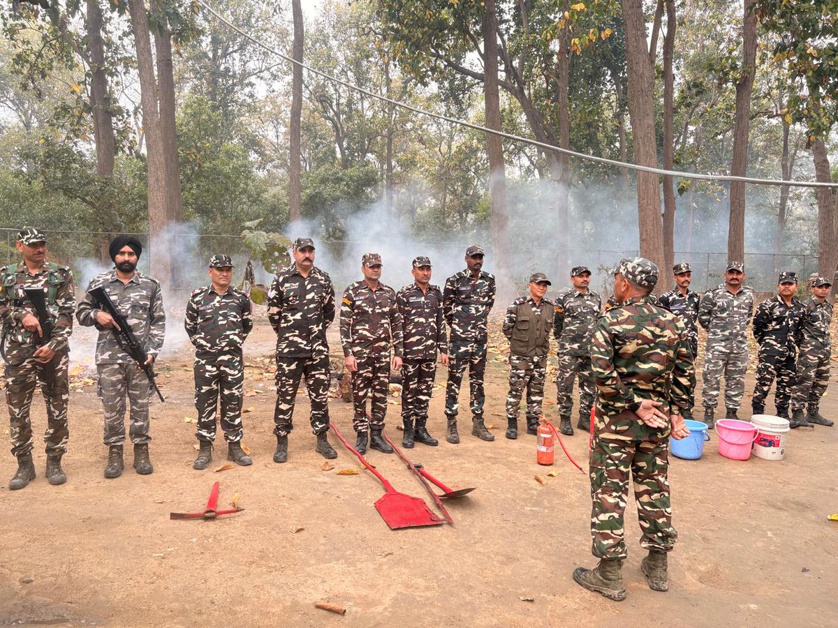 70BnSSB_INDIA's tweet photo. 70वीं वाहिनी सशस्त्र सीमा बल, लखीमपुर खीरी के एफ समवाय रामपुरवा-79 में जवानों की आपदा-तत्परता एवं सुरक्षा दक्षता को सुदृढ़ करने के उद्देश्य से फायर फाइटिंग अभ्यास आयोजित किया गया ।
#SSB #FireFightingDrill #DisasterPreparedness #LakhimpurKheri #SeemaSuraksha https://t.co/yk2dBoDApP