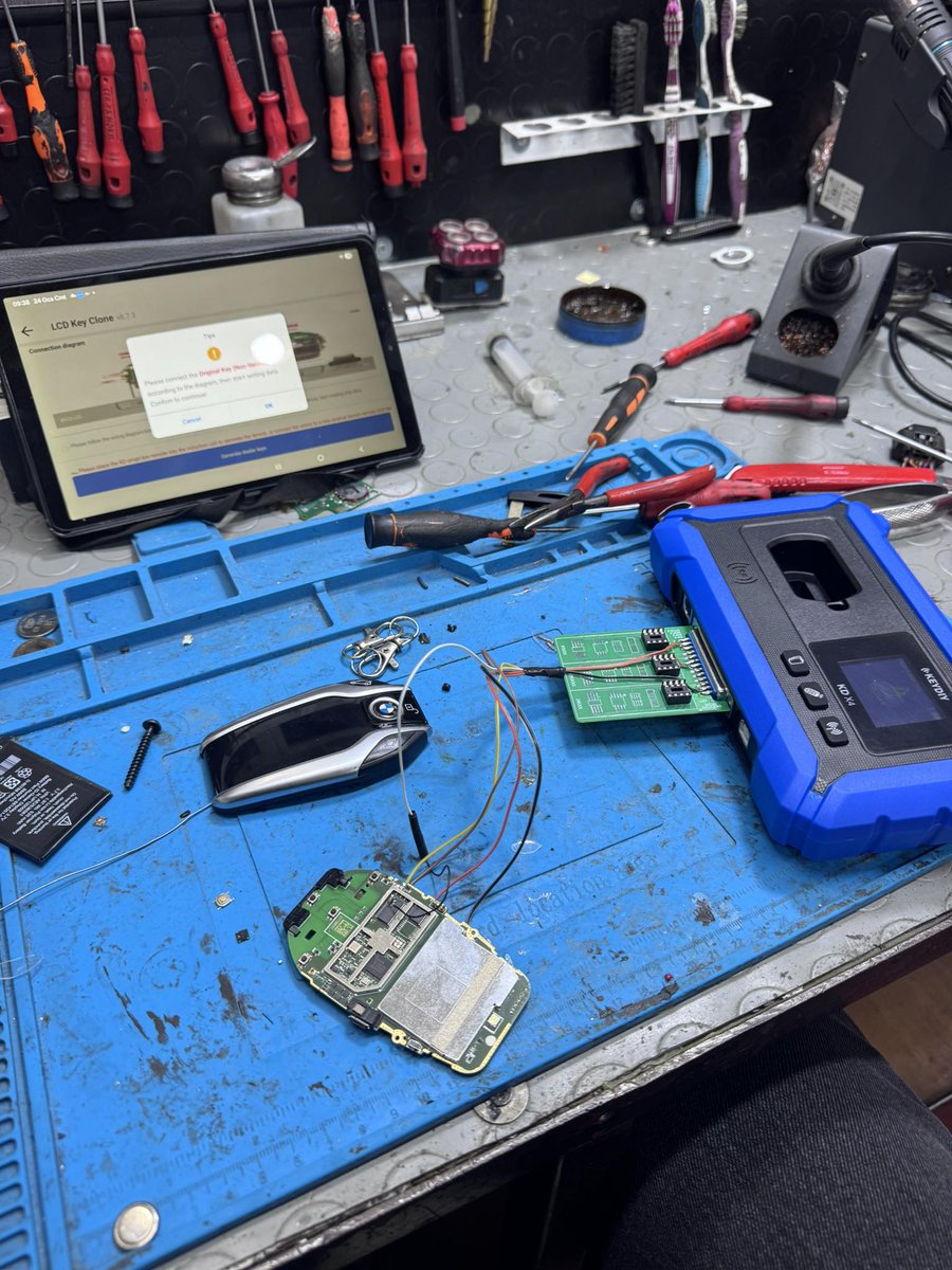 Keydiy KD-X4 copy BMW LCD display key