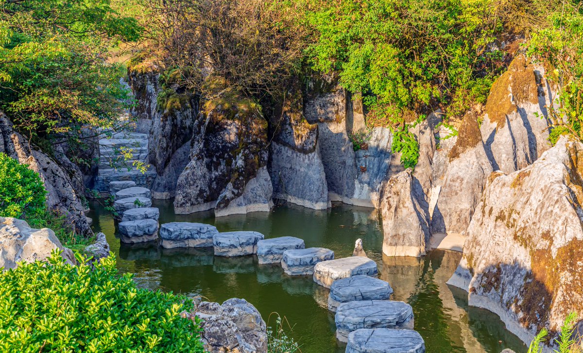 discoverfengdu's tweet photo. Stone forests embrace clear waters—a quiet harmony carved by time. At Nantian Lake, ancient rock and living lake exist in perfect balance. This is nature's masterpiece. 🪨💧
#Fengdu #NantianLake #Chongqing #ChinaTravel #SummerEscape #MountainViews #HiddenGem #NatureLovers https://t.co/BjyCbxpSWe