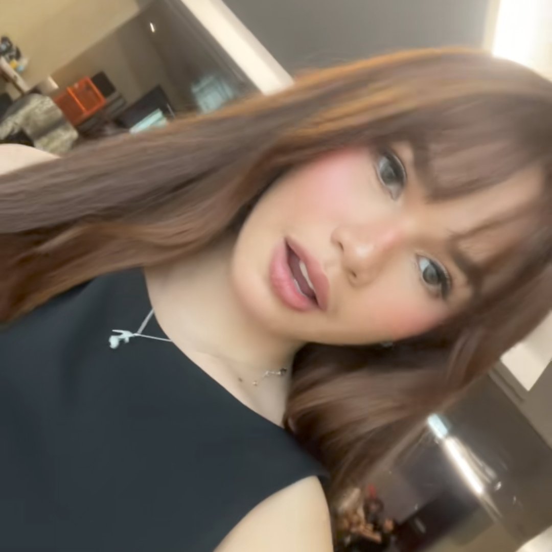 LSugarcane76727's tweet photo. Binaba agad yung bangs eh HAHHAHAHA Pero sobrang giving ng make up niya ngayon. Buti di na siya nag green HAHHAHAHAHA 
#AshleySarmiento https://t.co/cilWftoQKg
