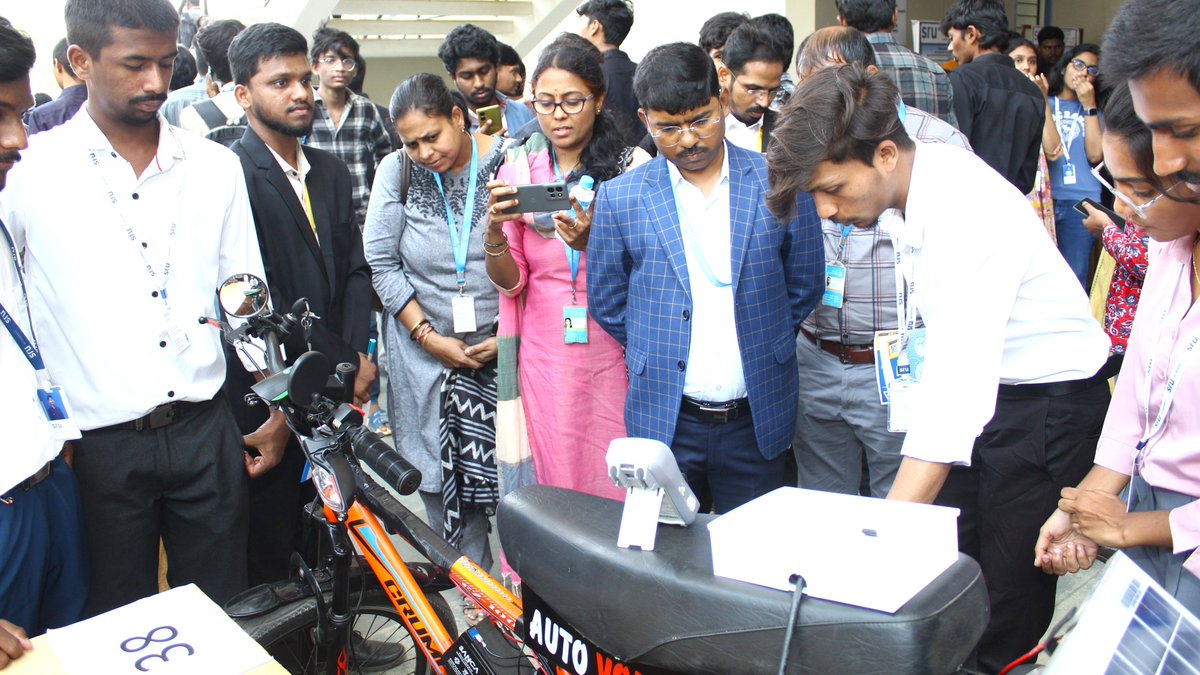 SR University tweet media