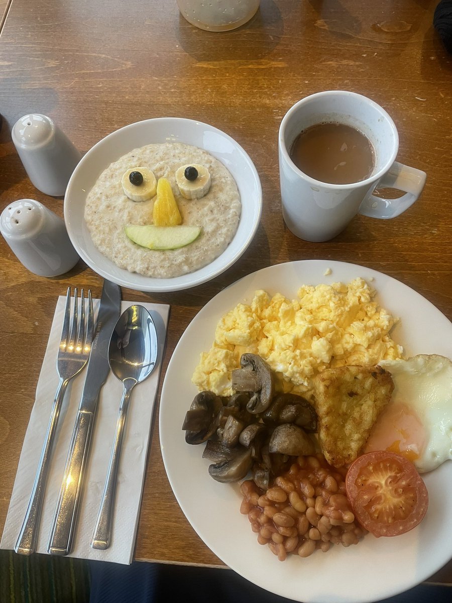 paulhannaford's tweet image. Premier inn this morning ☕️🥣 🍳 then of to give some students 👫 a bit of tough love #WECARE ❤️😊🙏🏻
