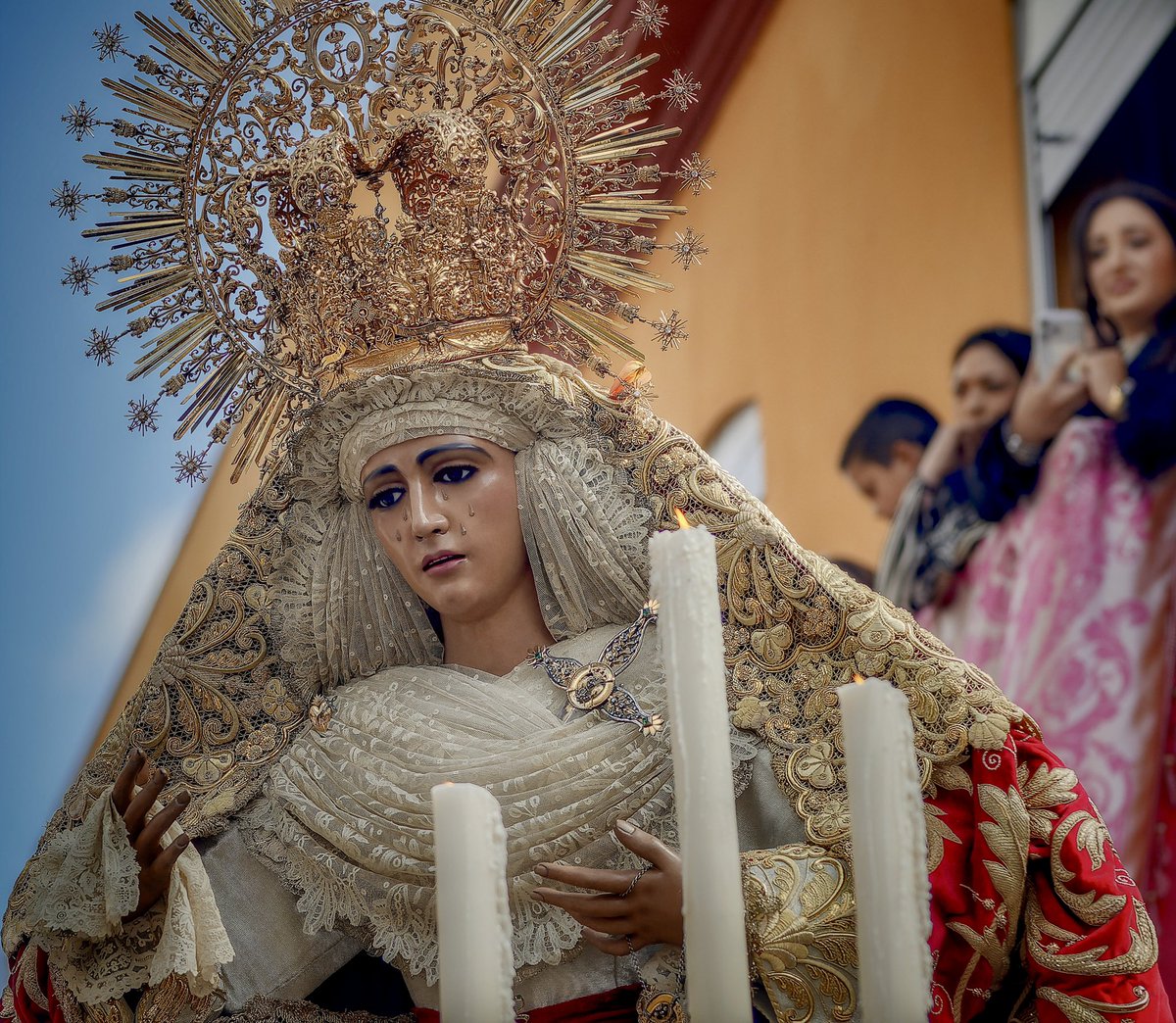 Yo no digo que Ella tenga,
lo que ninguna otra tiene…#EsperanzaDeTriana