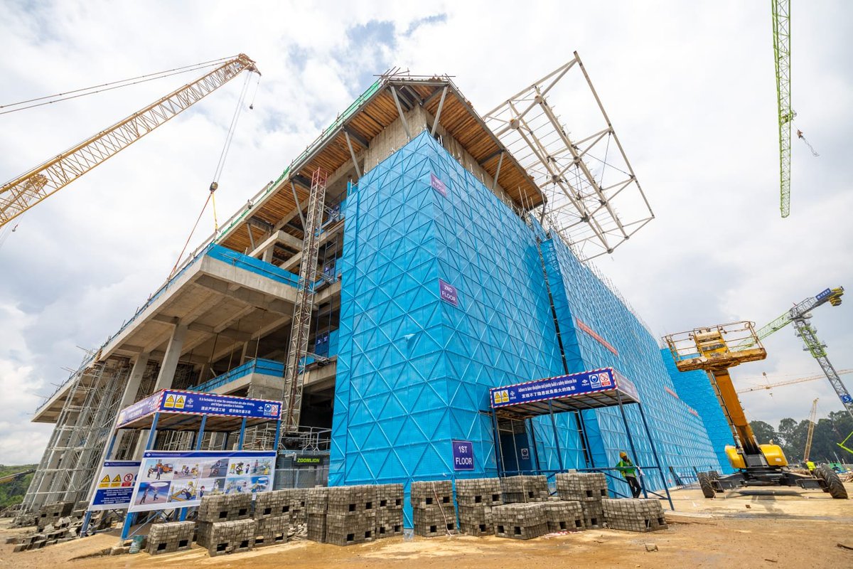 Mkurugenzi_GenZ's tweet image. The barriers in construction are falling. Not because of declarations but because women are showing up to the BICC site every day and doing the work. Actions speak louder. #WomenInConstruction The Women Building Bomas