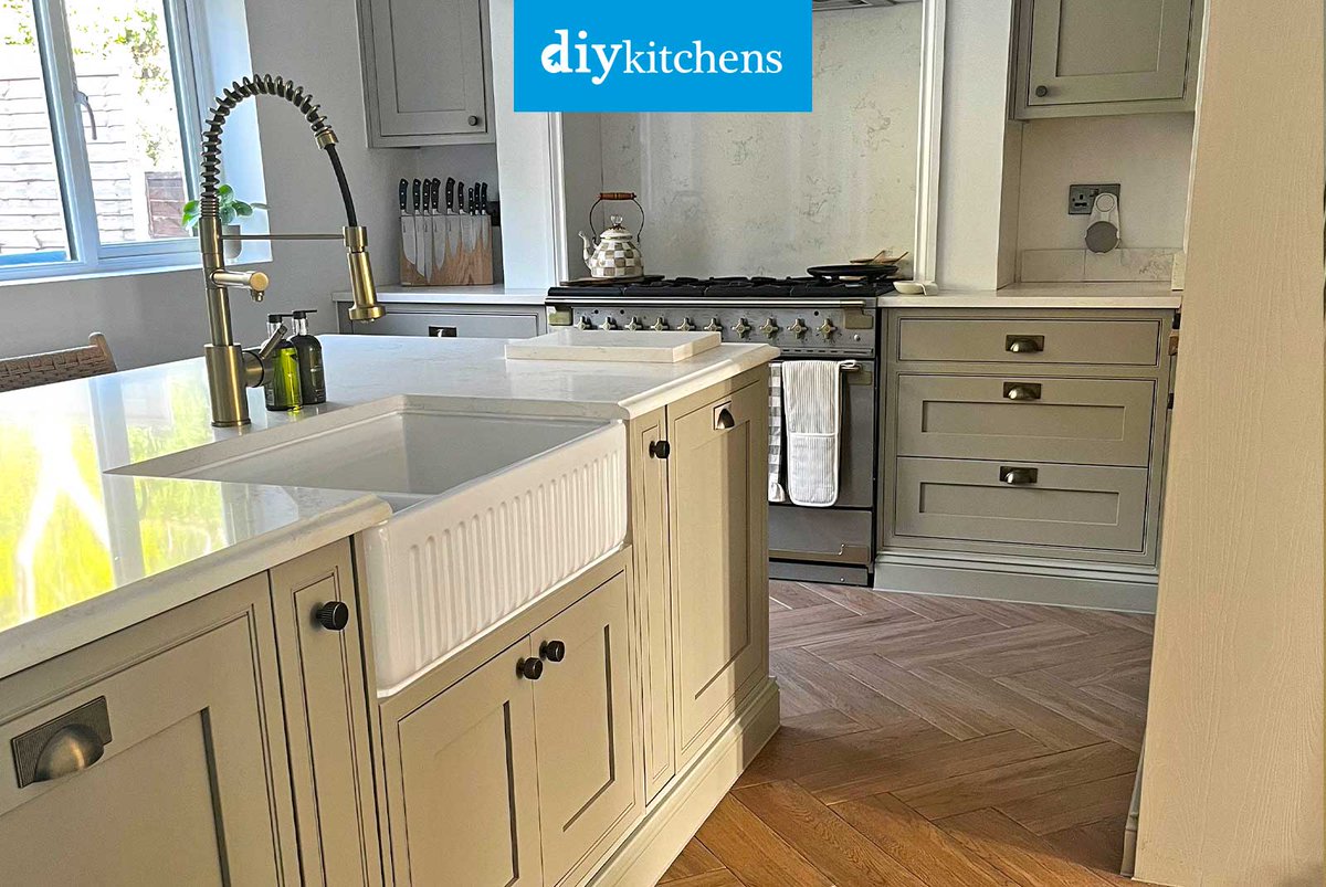 DIY_Kitchens's tweet photo. 🌟 Nina from Essex shows us her completed Innova Helmsley Dakar Inframe #kitchen, supplied by DIY Kitchens (Ref:4302) - https://t.co/lMhkfaX2cQ

Visit https://t.co/mDGIyY2X5f to see how much you could save on your dream kitchen! 

#helmsley #inframekitchens https://t.co/9QO0HlSOgJ