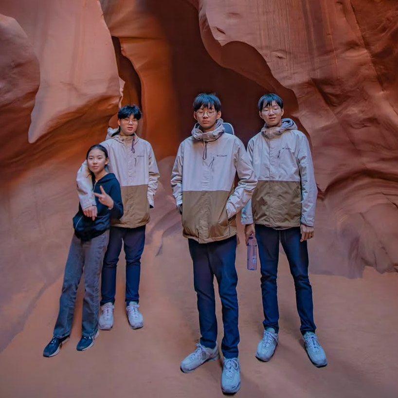 3 แฝด"แทฮัน มินกุก มันเซ"โตกันขนาดนี้แล้วเราจะไม่แก่กันได้ยังไง ซงอิลกุกมาลงรูป3แฝดบอกว่าตอนนี้แทฮันสูงกว่าตัวเอง(พ่อ)แล้วนะ คุณพ่อคือสูง 185 ซม. พี่แทฮันสูงนำพ่อเรียบร้อย สามแฝดตอนนี้อยู่ม.2 กันแล้วนะ