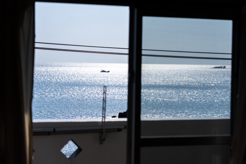 キラキラと輝く春の海