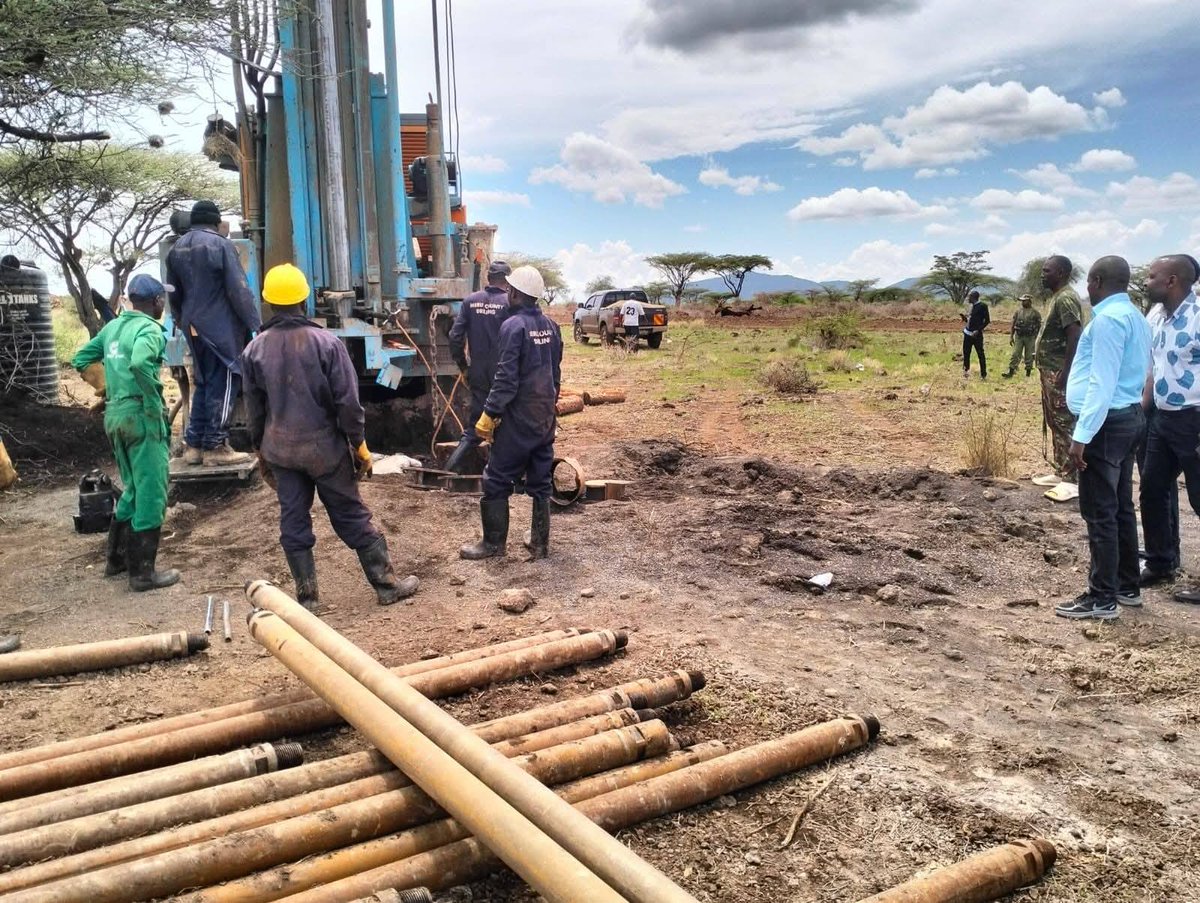 Meru_county's tweet photo. Inspection of the drilling of Mbulu Borehole at Likithathia in Amwathi Ward, Mutuati Sub-County; to provide clean reliable water for the community members-residents, livestock and the security personnel in the area.
https://t.co/3RLQHEY1Uh
#BuildingMeruTogether
#TujengeMeruPamoja https://t.co/TSXgPvmVwU