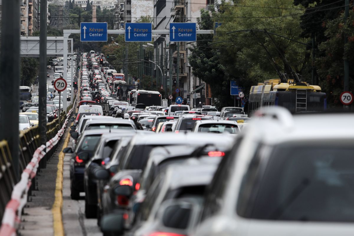 dimosio_gr's tweet photo. Κίνηση: Μποτιλιάρισμα σε Κηφισό, κέντρο, παραλιακή και Αττική Οδό - Δείτε αναλυτικάhttps://t.co/JSRjOmYEat https://t.co/h0SFLXqnFj