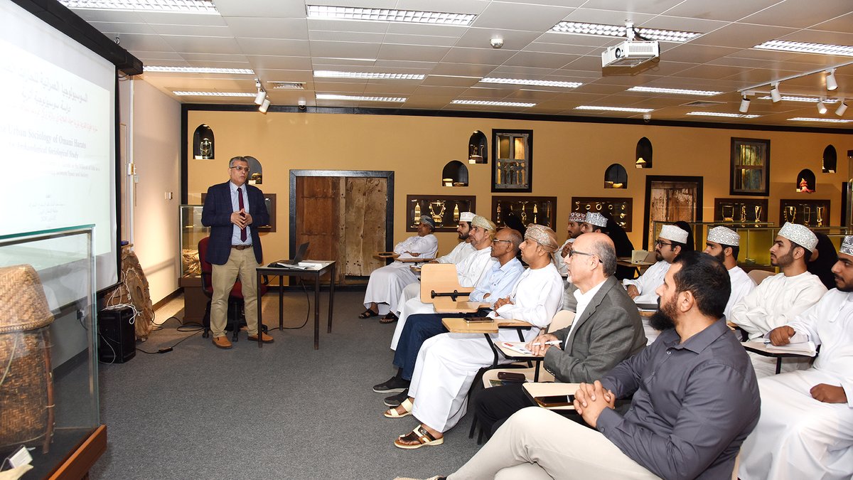 كلية الآداب والعلوم الاجتماعية tweet media