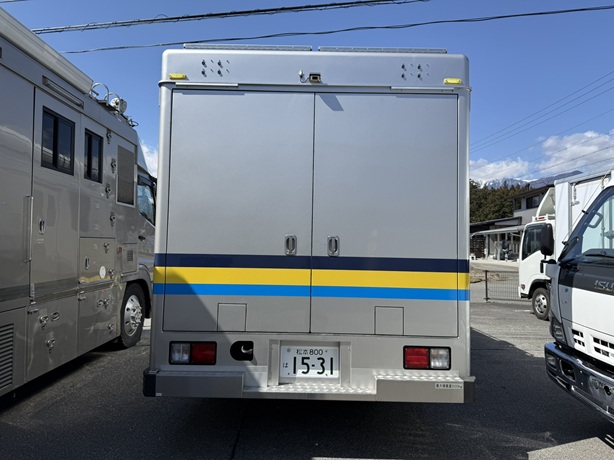 あの子が「松本」ナンバーになりました。
緊急自動車指定を外すのは初めての経験でした。
もう音を出したり、赤い光がパカパカすることもありません。
でも、この子には第2の人生を送ってもらわなければなりません。7年でお休み、とは行きません！
ということで、晴れて売りに出せるのですが…