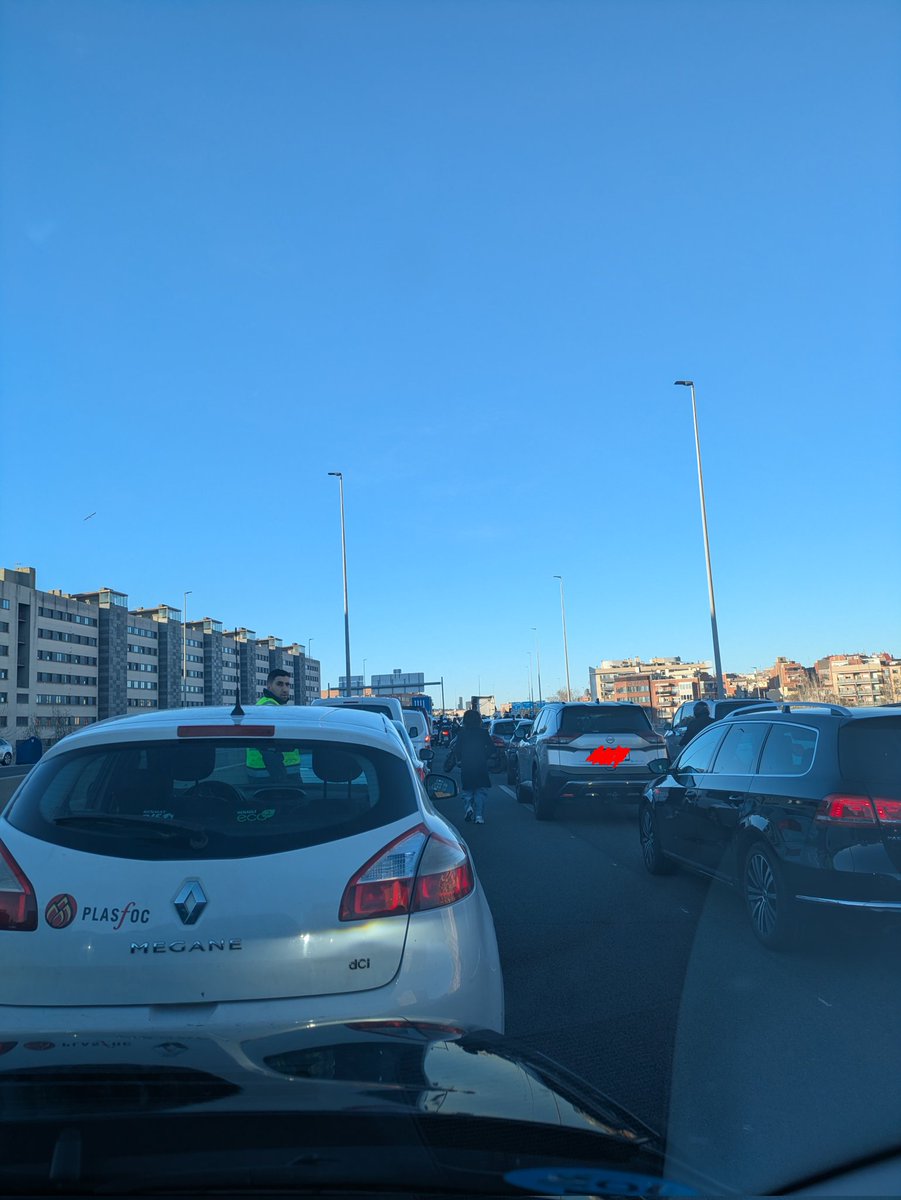 SirWolfuu's tweet photo. @salvadorilla què són aquestes infraestructures de país? Encara seguim dia sí dia també amb afectacions a Rodalies i avui més d'una hora de talls a la C-31? Vergonya https://t.co/lsuWX1RrQw