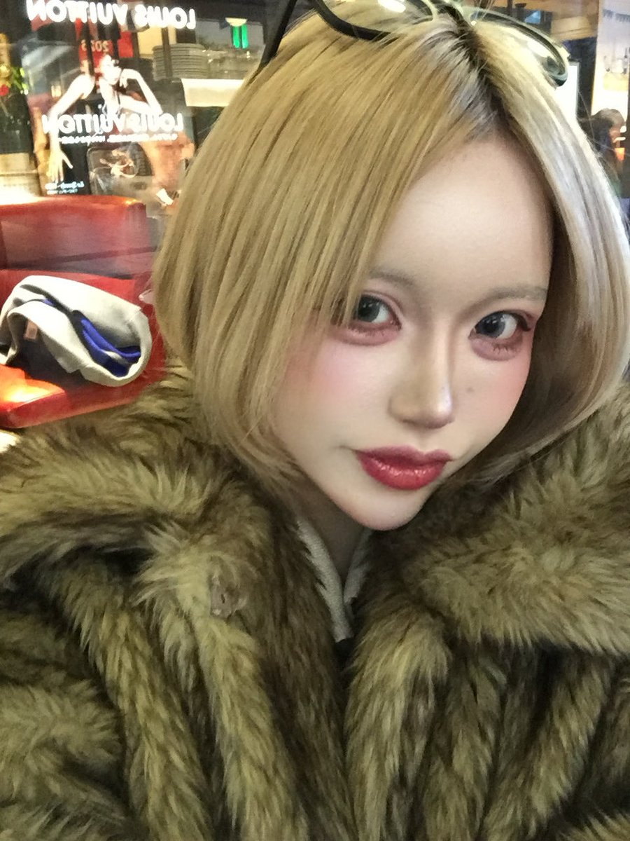 vI5jm's tweet photo. 2週間後✨️(@afor_hihuka )
 
以前より断然メイクノリよくなったし、鼻の毛穴コンプレックスだったけどだいぶマシになったよ🥹

2枚目は1日活動してからの深夜3時くらいの写真だけど、メイクの崩れ方も綺麗に崩れるようになった😭💓

私はほとんどノーマルカメラで撮影するから、やっぱり肌の調子だけで写真の盛れ度も変わるし、実際に見てもオ��ラが出るからすごくやって良かった🥺
また渡韓した時も絶対リピする꜀(  ꜆-⩊-)꜆♡
 #エイポクリニック #韓国美容 #キュアジェット #ジュベルック