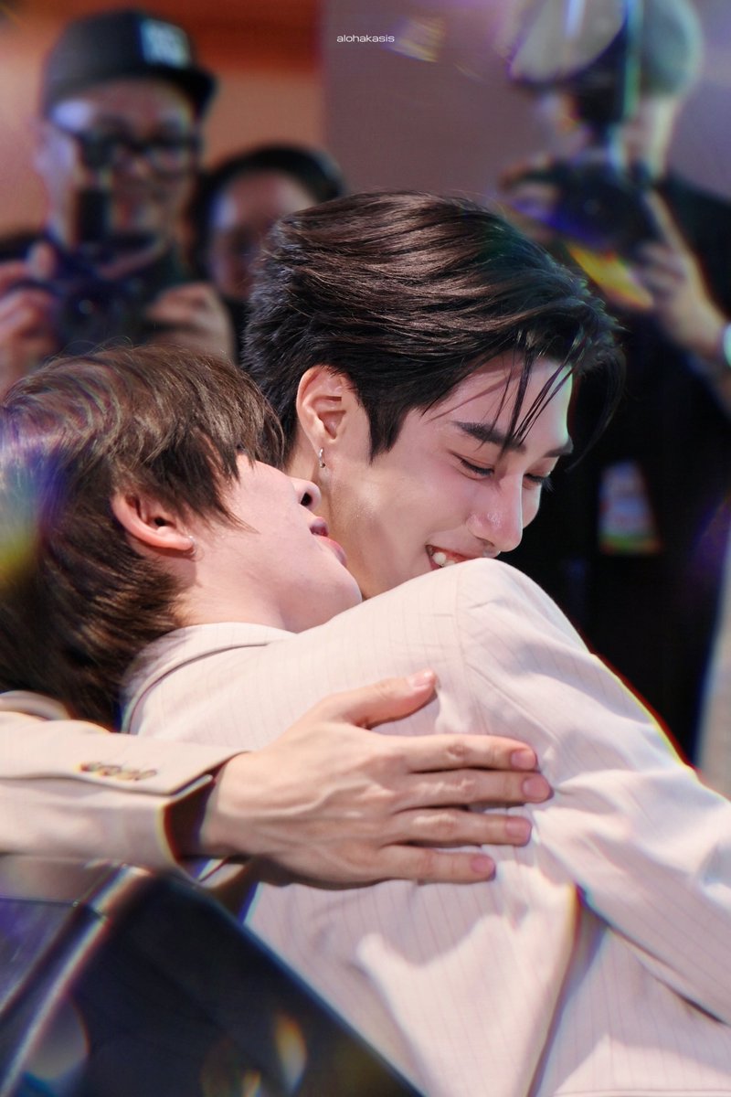 ได้โปรดกลับมาจีบกันเหมือนปีแรกให้ฉันได้ดู 🙇🏻‍♀️

TFO 2Y ALWAYS HERE TOGETHER

#TleFirstone2ndAnniversary
#TleFirstone #เติ้ลเฟิร์สวัน 
#TLE_mtm #FirstOne