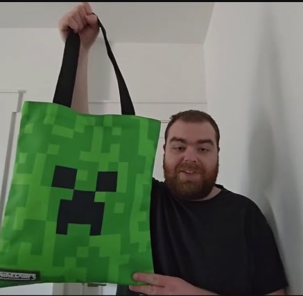 sewikor's tweet photo. @LosPollosTV Remember when u got that creeper bag 🥹 https://t.co/t0gmEd156K