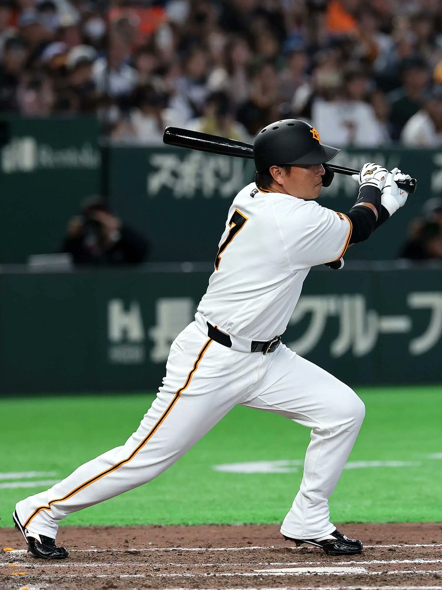TokyoGiants's tweet photo. #長野久義 さん 引退試合で躍動✨

14日、現役を引退した長野久義さん（現球団編成本部参与）の引退試合を実施！スタンドを埋めた4万2000人のファンから大声援を受け、現役時代さながらに走攻守で魅せました❤️‍🔥
https://t.co/v4UoDMRzoD