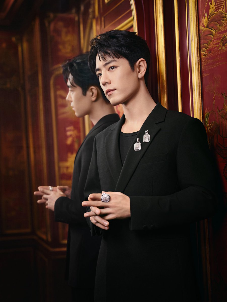 【260316 Photo】

#XiaoZhan1005NewsPort
#XiaoZhan #肖战

Boucheron Weibo updated: 

Global brand ambassador Xiao Zhan is immersed in a French-style living space, where the Vendôme Liseré collection, accompanies him on his creative journey.