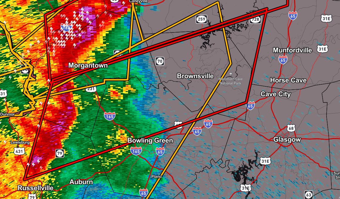 wxornotBG's tweet photo. 10:00pm - New TORNADO WARNING now includes the rest of Butler County, northern Logan County, northern Butler County and the rest of Edmonson County through 10:45pm. This is for radar indicated rotation and the potential for winds 60-70mph. Take your tornado shelters now! https://t.co/ly5x1j0T9j