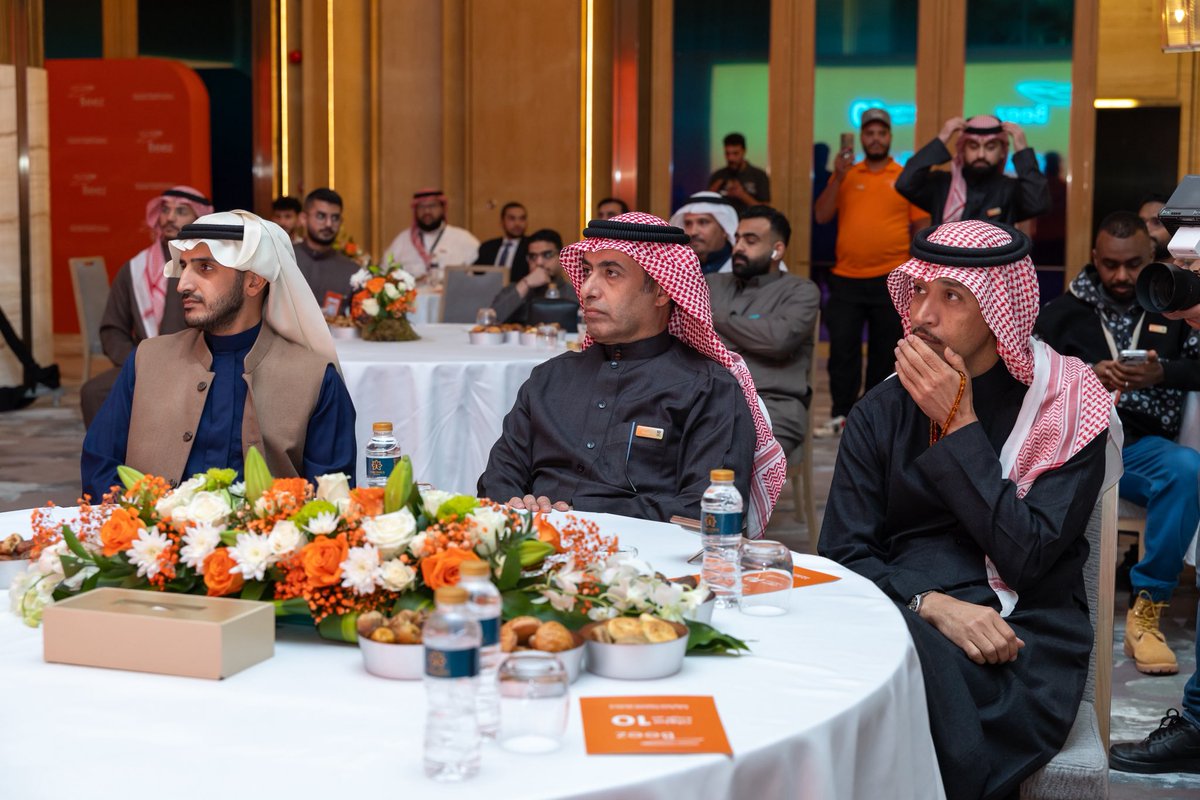 beezlogistics's tweet photo. تشرفنا بحضور نخبة من القياد��ت ورجال الأعمال، الذين شاركونا الاحتفال بهذه اللحظة التاريخية في مسيرة شركة بيز

#بيز
#١٠_سنوات_من_الريادة
#Beez https://t.co/Ye2fXAbweg