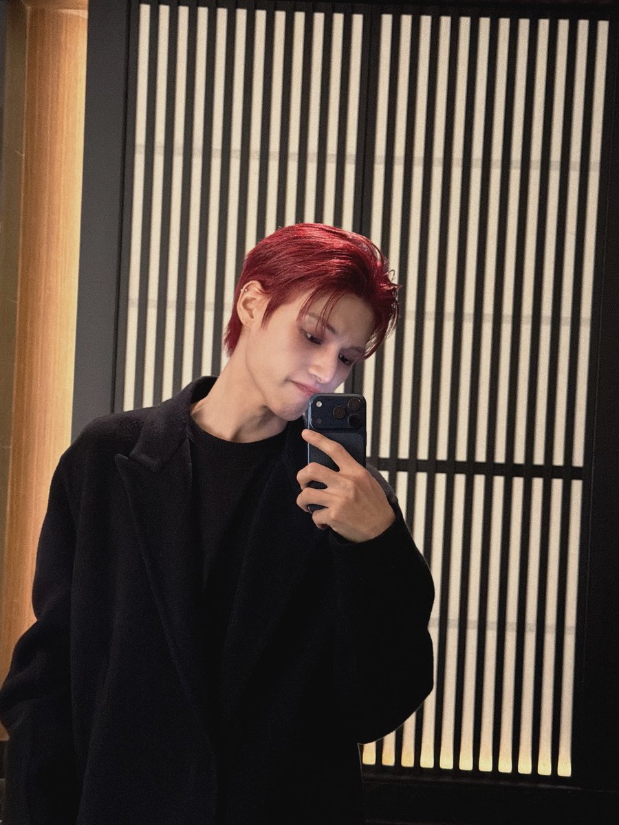 Just_wy_'s tweet photo. 빨머 정우영의 
거울셀카는 그저 좋은 느낌을 줌... https://t.co/sTb3czioHb