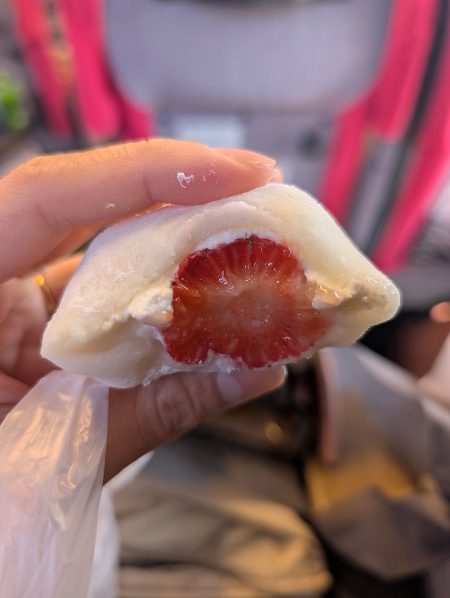 taengthehuman's tweet photo. Not only the sweet ML moment but the sparkle on
@loverrukk 's eyes when talking about strawberry daifuku made me buy at the rest stop 🥰🥰🥰
MILKLOVE SPEND TIME IN OSAKA
#MLFANDAY30XOSAKA
#GMMTVFANDAY30INOSAKA
#MilkLove #มิ้ลค์เลิฟ
#loverrukk #minihearts https://t.co/jbaNInFxEl