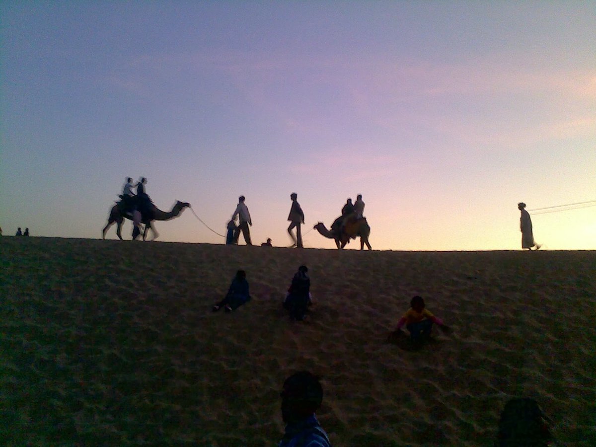 Ananth_IRAS's tweet image. Share a pic of a silhouette at sunset! #silhouette #sunsetphotography