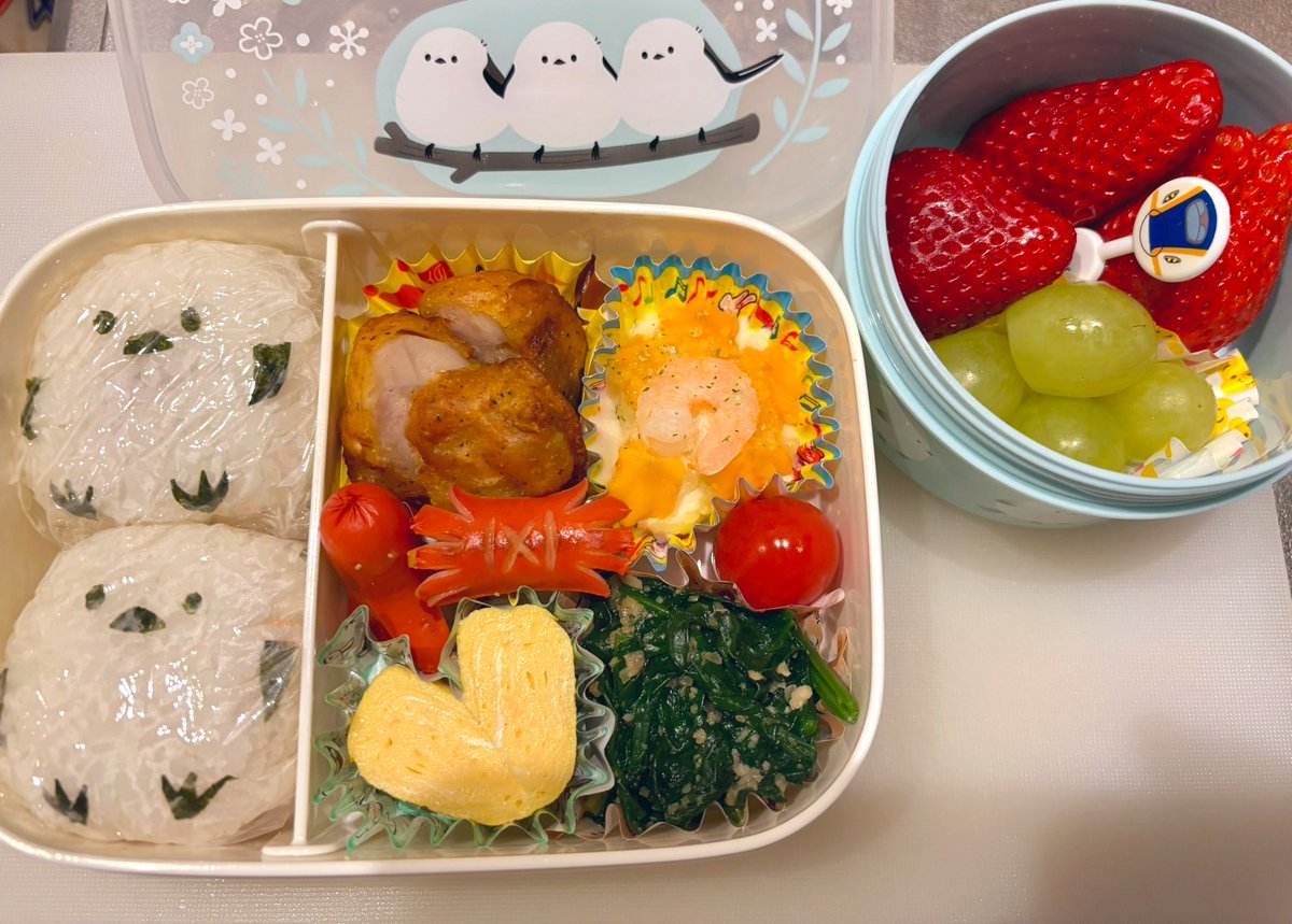 ninja650_chacha's tweet photo. 幼稚園最後のお弁当🍙
ママかわいいお弁当ありがと！ってちゃんと目を見て言ってくれて
今日は着替えも、持ち物のお支度も全部自分で頑張ってくれた長男。

毎日口うるさく叱ってばっかだけど、ちゃんと成長してる(*´꒳`*) https://t.co/QDaWcTnYmt
