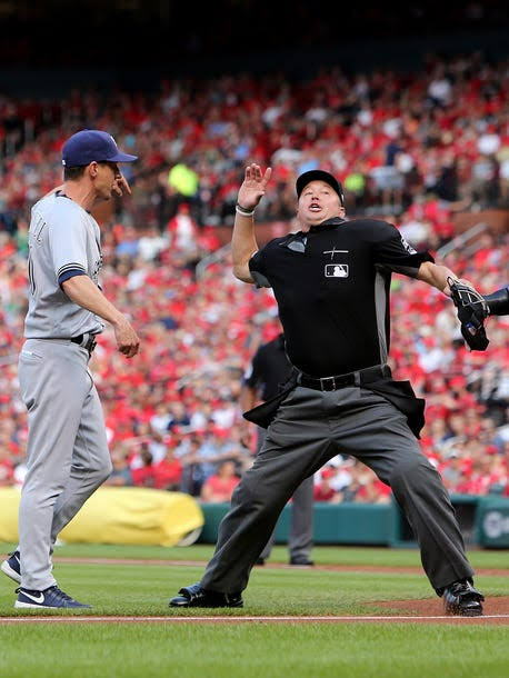 El robo mas descarado que he visto en el beisbol, lo hizo el estadounidense Corey Blaser, el octavo pitcheo casi toca la tierra y decidió marcar strike, que robo le hicieron a la República Dominicana 
#robo