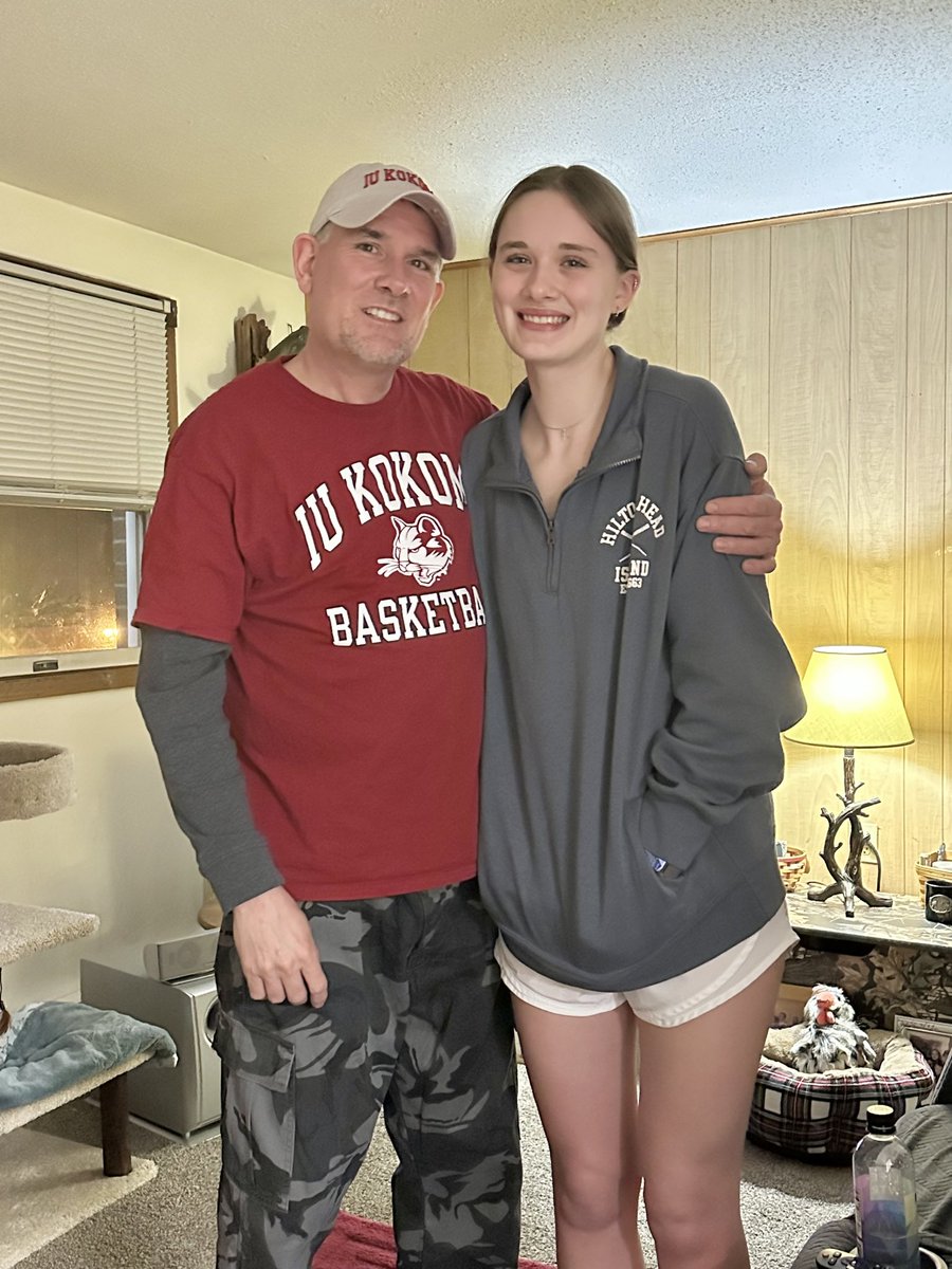 catfishrollo's tweet photo. I don’t get much time she with me. We always make the best of it when we do! Love you Jacie Bug! Keep striving for greatness! I know you are! Dad loves you! 💜🤙🏀😉 https://t.co/ut0NHz6Htq