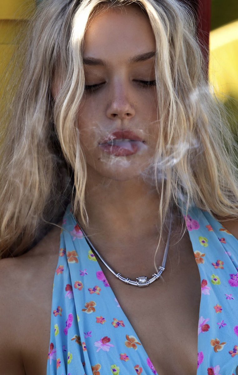 Alexis Ren Hudson tweet media