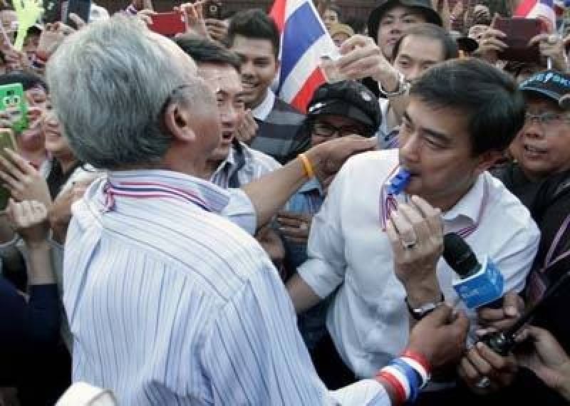 ตังตัง บนยอดภูเขาน้ำแข็ง tweet media