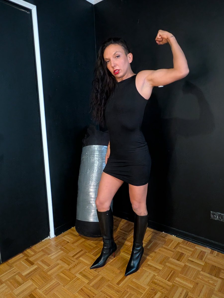 Mademoiselle Eva 🌺 tweet media