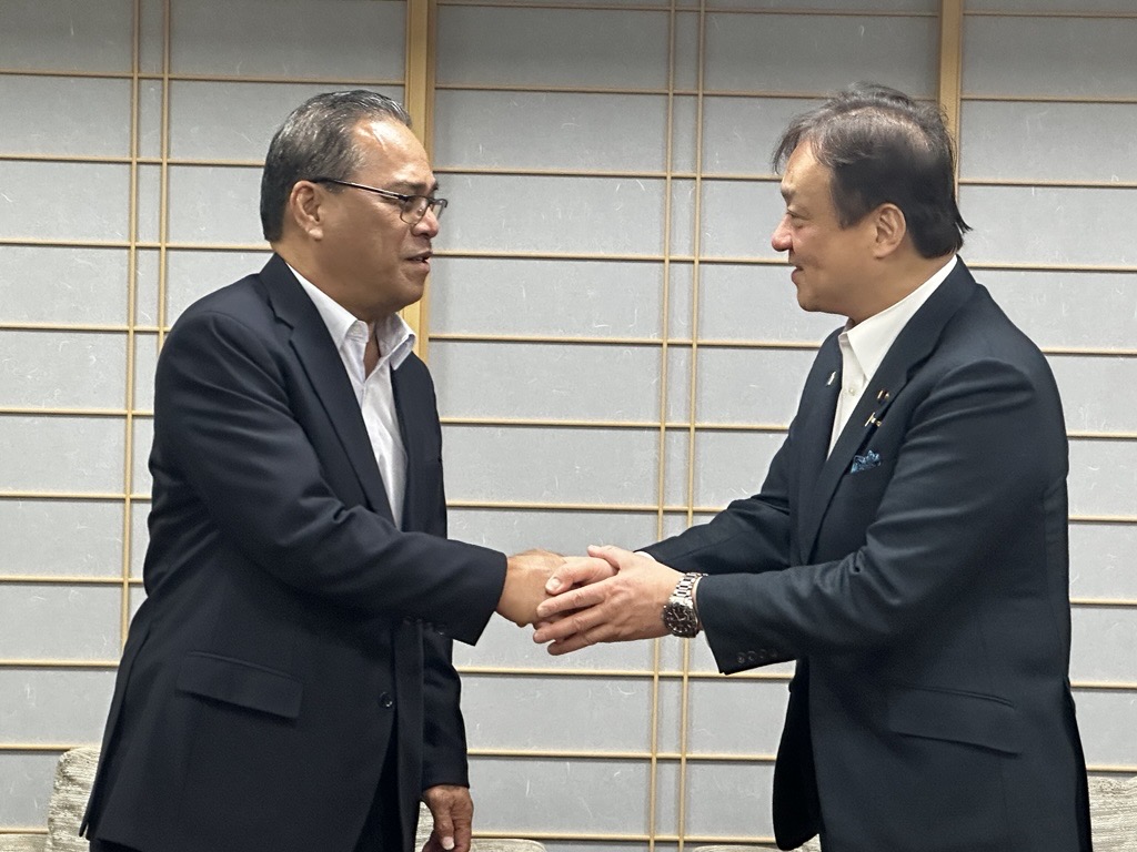Pacific_mofaj's tweet photo. ３月１３日、堀井巌外務副大臣は、都内で開催されたミクロネシア連邦大統領訪日歓迎夕食会に出席して、ウェズリー・Ｗ・シミナ・ミクロネシア連邦大統領とリッキー・Ｆ・カンテロ外務大臣代行の訪日を歓迎し、日・ミクロネシア連邦関係の強化に向けて親交を深めました。
https://t.co/27r4VJ1IMY https://t.co/5ouSwZMZMH
