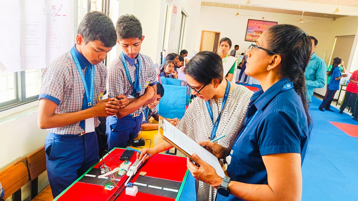 TataTech_News's tweet image. #Volunteering 💡 – Seeing young minds solve real-world problems reminds us why we fell in love with engineering in the first place.
 
In collaboration with the India STEM Foundation, Tata Technologies supported an inspiring student innovation showcase at one of our partner
