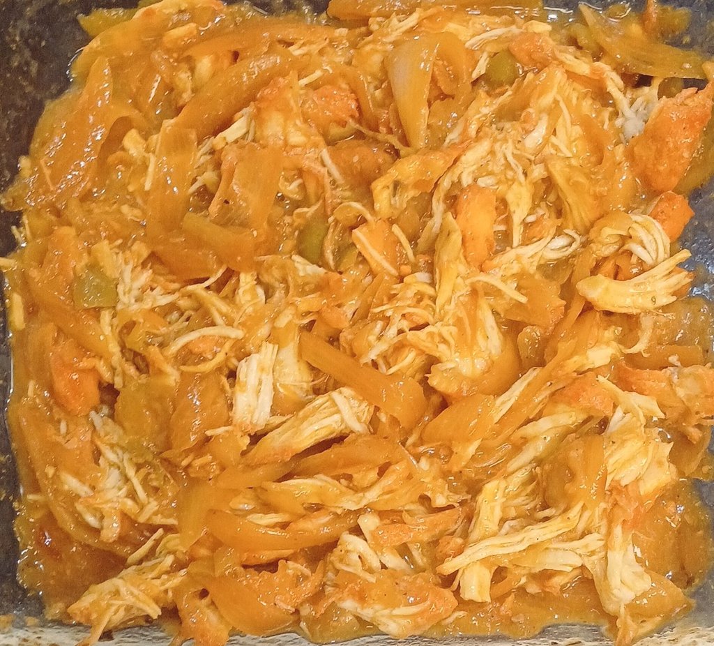 RealIvelisse's tweet photo. Caribbean shredded chicken , delicious 🥘 #latinfood https://t.co/LjcQ2sQtBi