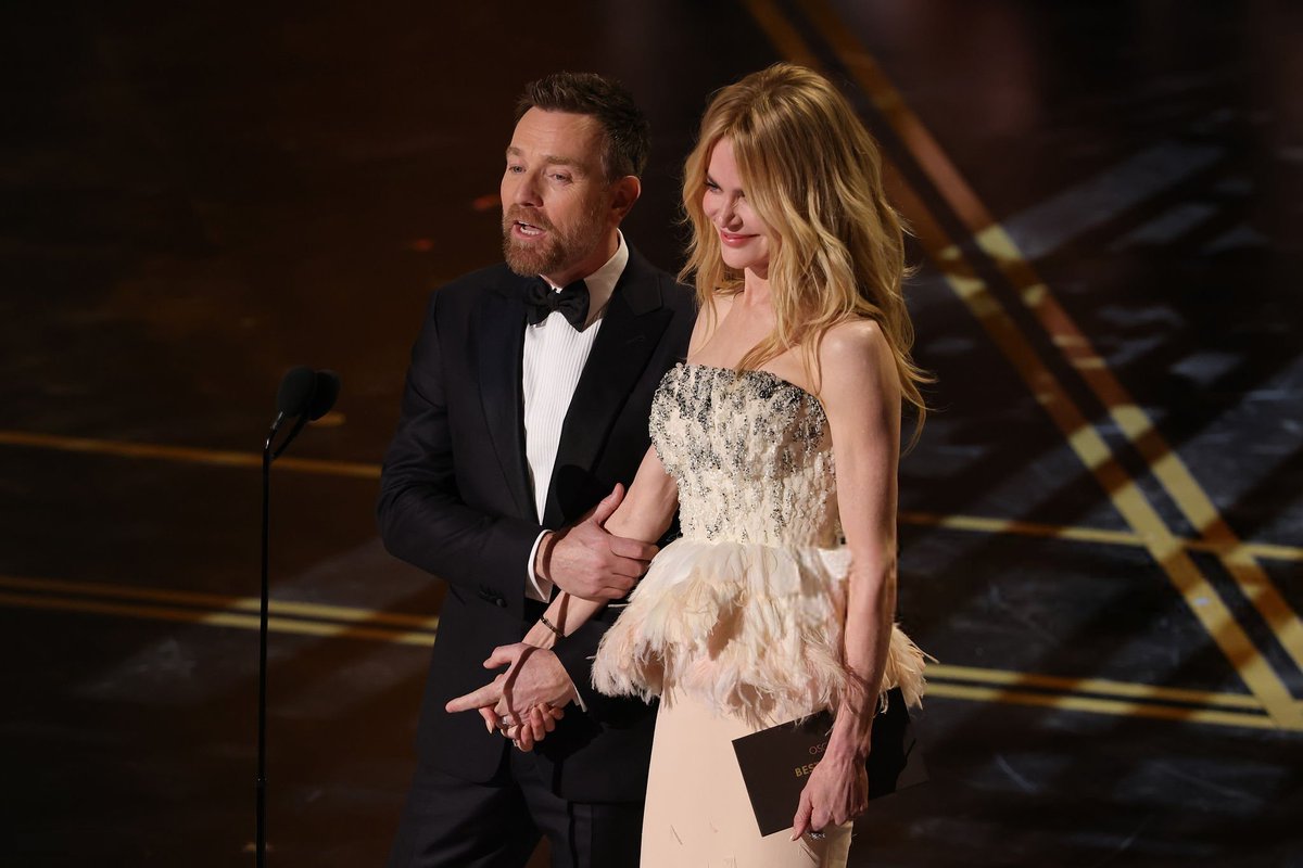 dailykidman's tweet photo. Nicole Kidman and Ewan McGregor presented the “Best Picture” category at the 98th Academy Awards, on sunday, march 15, in Hollywood, California.🤍 https://t.co/OkdeWj2rvt