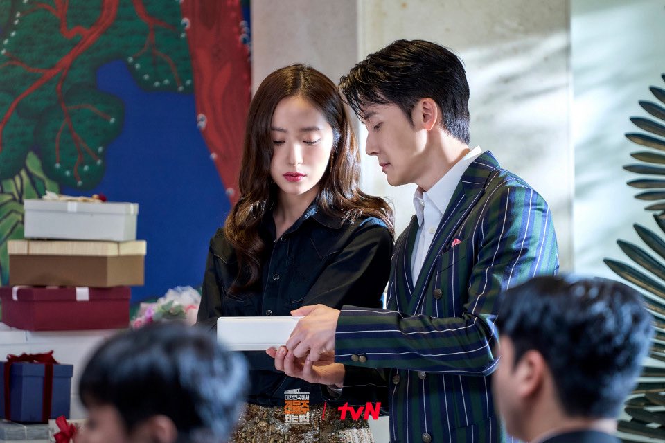 krystclass's tweet photo. Krystal’s behind cuts

Ep 1-2

#MadConcreteDreams #대한민국에서건물주되는법 #KRYSTAL #크리스탈 #정수정 https://t.co/f5iEVFzE1s