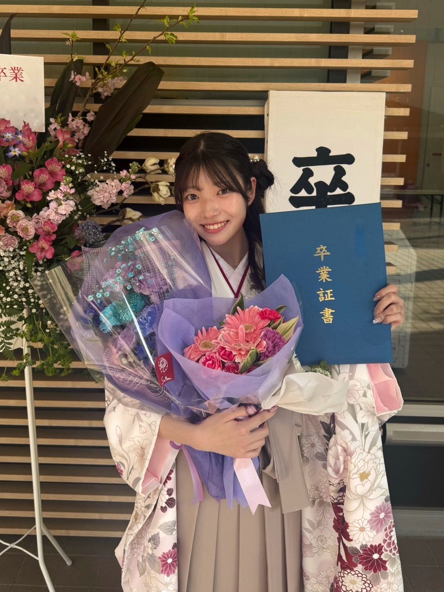 525maimai's tweet photo. 専門学校を卒業しました🌸

先輩方からたくさんの刺激をいただき、信頼できる同期や後輩達と共に、常にアウトプットしていたいと思う日々でした。
先生方を始め、ここで出会えた全てのご縁に感謝の気持ちでいっぱいです。
　常に感謝の気持ちと謙虚さ��忘れずに、新たな環境でも頑張ります！✊🏻✨ https://t.co/nmWlPzMtrC