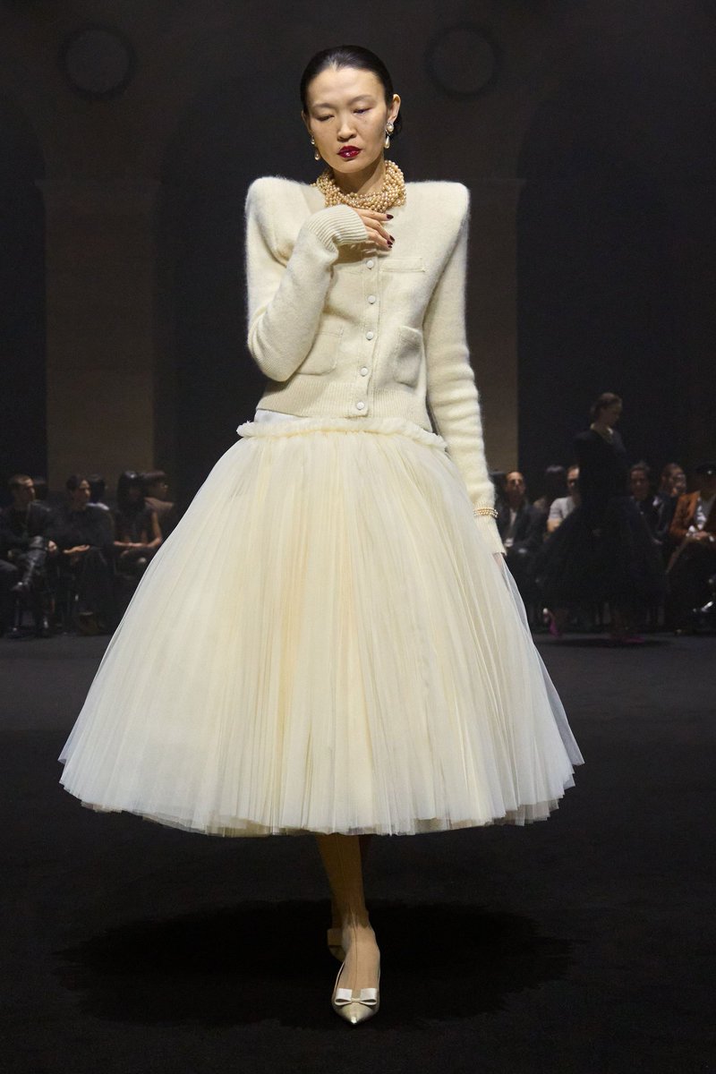 La Mode Unknown tweet media