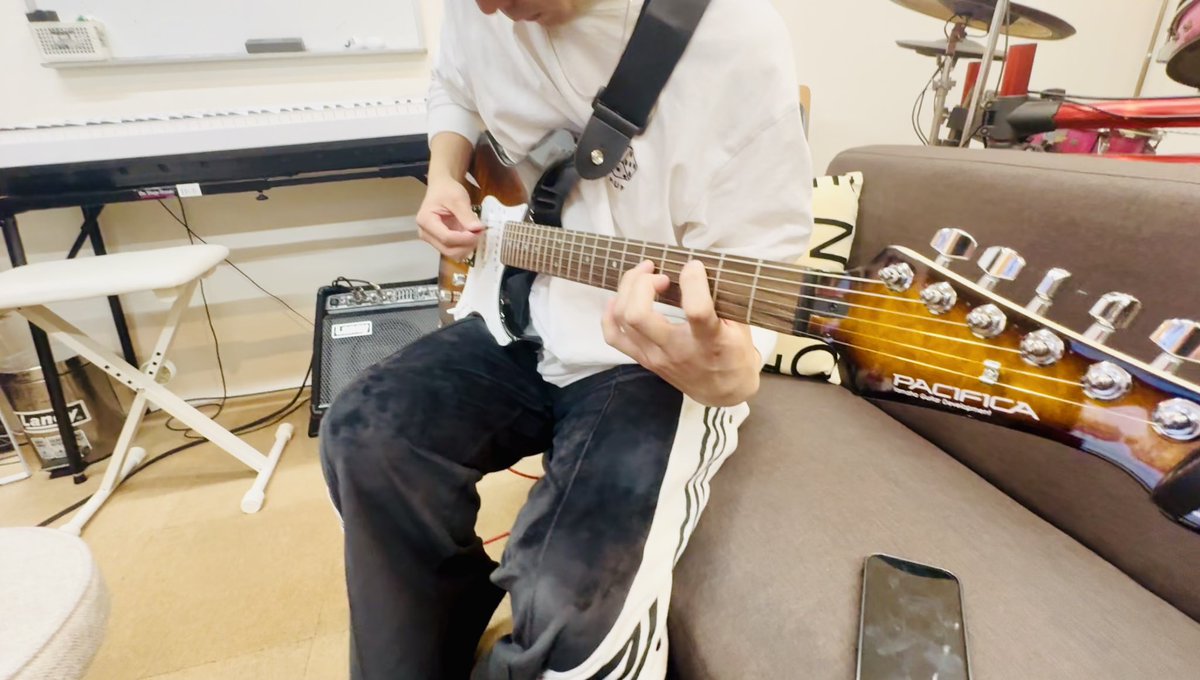 RaysMusicschool's tweet photo. Raysミュージックスクールです💫
3月に入り体験レッスン予約がとても増えています🌸

Raysではボーカル・ギター・ベース・ドラム・DTMなど各コースの体験レッスンを受付中‼️

岐阜市岩田東エリアの
近場で音楽スクールを探している方
余計な費用なく安心して通いたい方に
ピッタリな音楽スクールです♪ https://t.co/FvPFpBf4wr