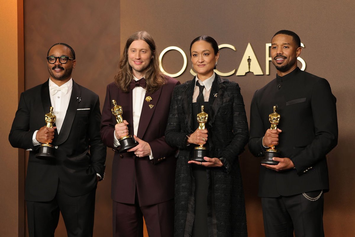The Sinners family with their #Oscars! 🔥