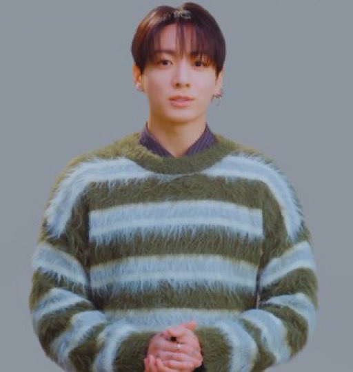 Ah, the colors of their clothes are so pretty 💚💚