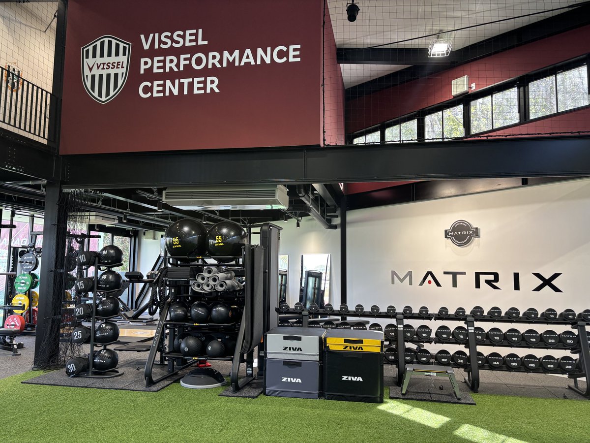 sanspo_wsftbl's tweet photo. ヴィッセル神戸の新トレーニング施設「Vissel Performance Center」の竣工式に行ってきました。提携先のアストン・ヴィラの施設を参考にした造りでMATRIXの最先端トレーニング機材を導入。J全体でも屈指の広さ、ピッチが見える構造、アップやダウンできる人工芝、会議室も完備。何本か記事を出します。 https://t.co/YGtUpYDE1P