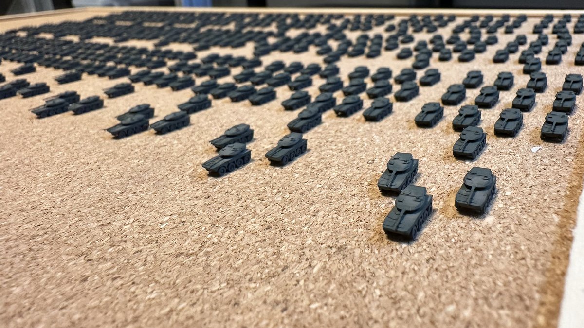 daydream0214's tweet photo. 現在の我が家即応機動部隊をご紹介。16式機動戦闘車252輌、24式装輪装甲戦闘車171輌、25式偵察警戒車78輌。サポート車輛も含めまだ追加生産中なので今週中には配備も含めて固めたい。
#700分の1 #即応機動部隊 #戦いは数だよ兄貴 https://t.co/CILq8XGuEP