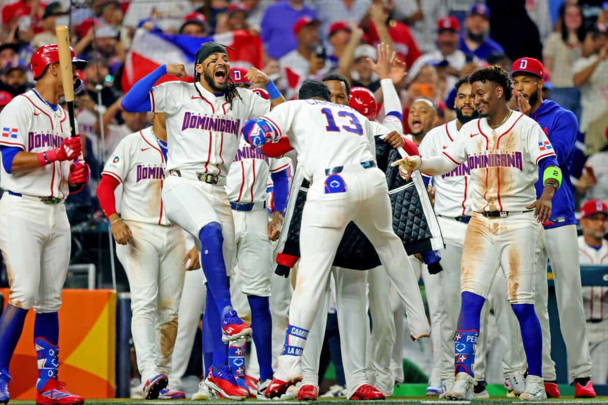 leandryvargasc's tweet photo. Orgulloso de mi equipo, de su entrega y esfuerzo. Pusieron el alma en el terreno y elevaron la bandera en cada inning jugado. En el deporte se gana y se pierde; en esta ocasión perdimos el Clásico, pero se ganaron el corazón de todo un país. https://t.co/YSwGKrVRQI