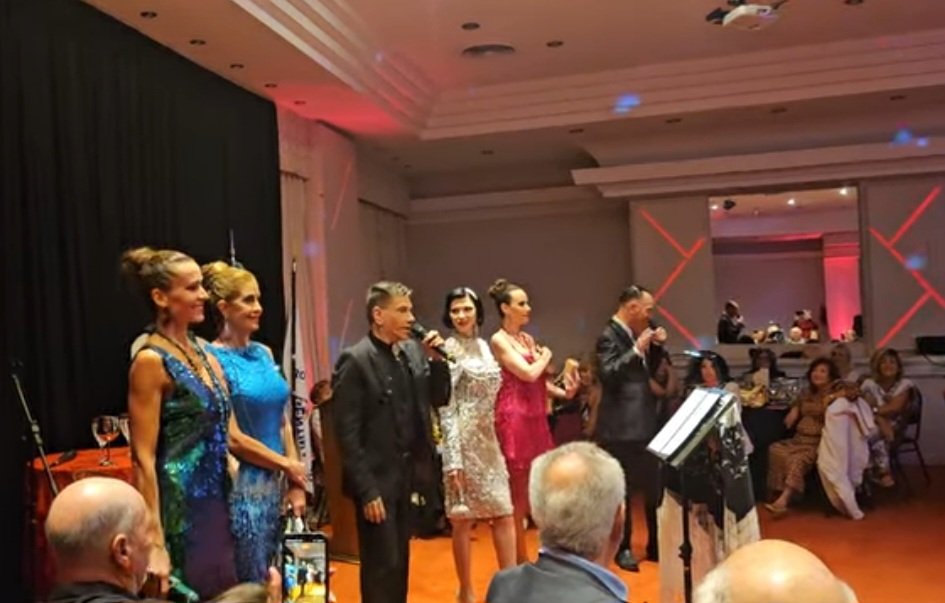 PatyGallardo's tweet image. #CenadeGala #Rotary
Con #ShowdeTango y #Desfile con @RPiazzaOficial 
#RotaryClub Caballito. Buenos Aires. #Argentina por el #DiadelaMujer 
Excelentes diseños. Divinos colores!
@ElColorComunica
A beneficio de la #FundacionPiazza 
@Rotary