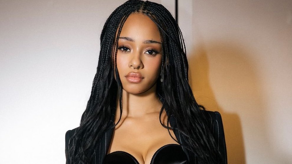 AJ || #MissingManon tweet media