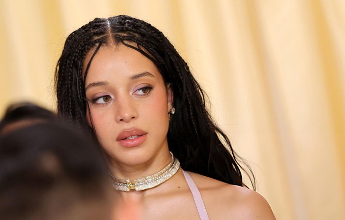 AJ || #MissingManon tweet media