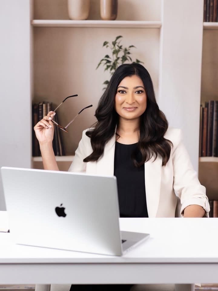 HazySkiesDesign's tweet image. ✨ Clean, modern portraits that instantly elevate your brand.

Save 55% OFF all backdrops with code SPRING55 while the sale lasts.

Featured @hsdbackdrops: Arched Office Wall

📸 Photo by @kindaarzonphotography

#hsdbackdrops #brandingphotography
#businessbranding #headshot
