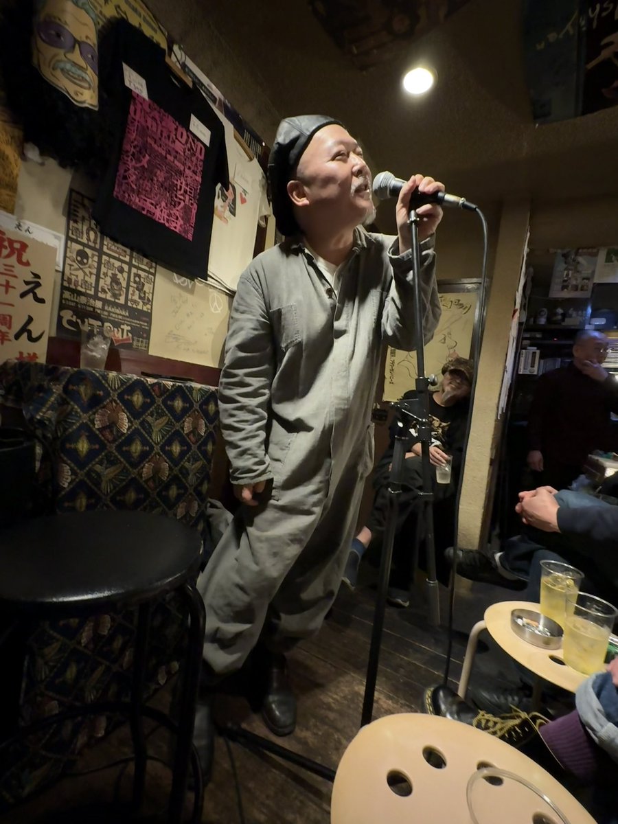 chellourdes's tweet photo. 三ツ寺会館『えん』でナオユキさん♪
スペシウム光線ww https://t.co/9V7tBaiy7m